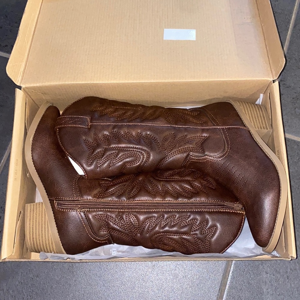 Brown cowgirl Boots